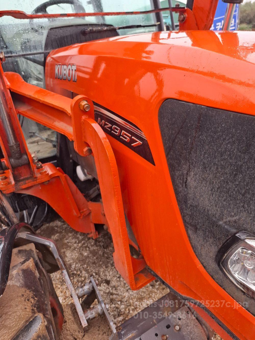 Kubota Tractor MZ957 (100hp)