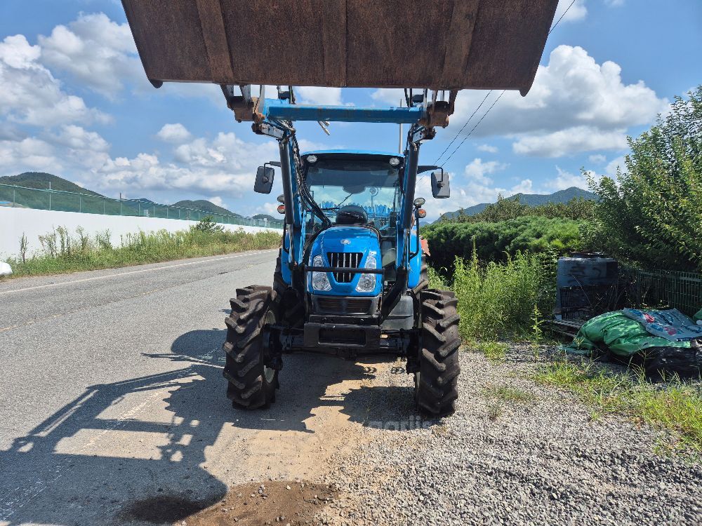 LS Tractor P7175 (80hp)