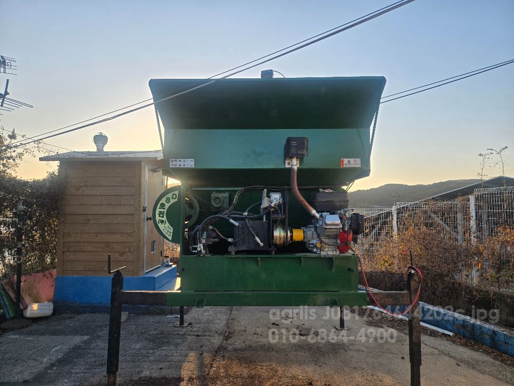 초전농기계 초전 차량용 퇴비살포기 퇴비살포기