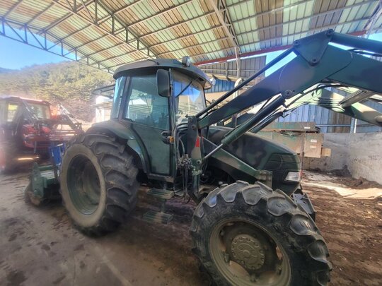 NewHolland Tractor 105 (105hp)