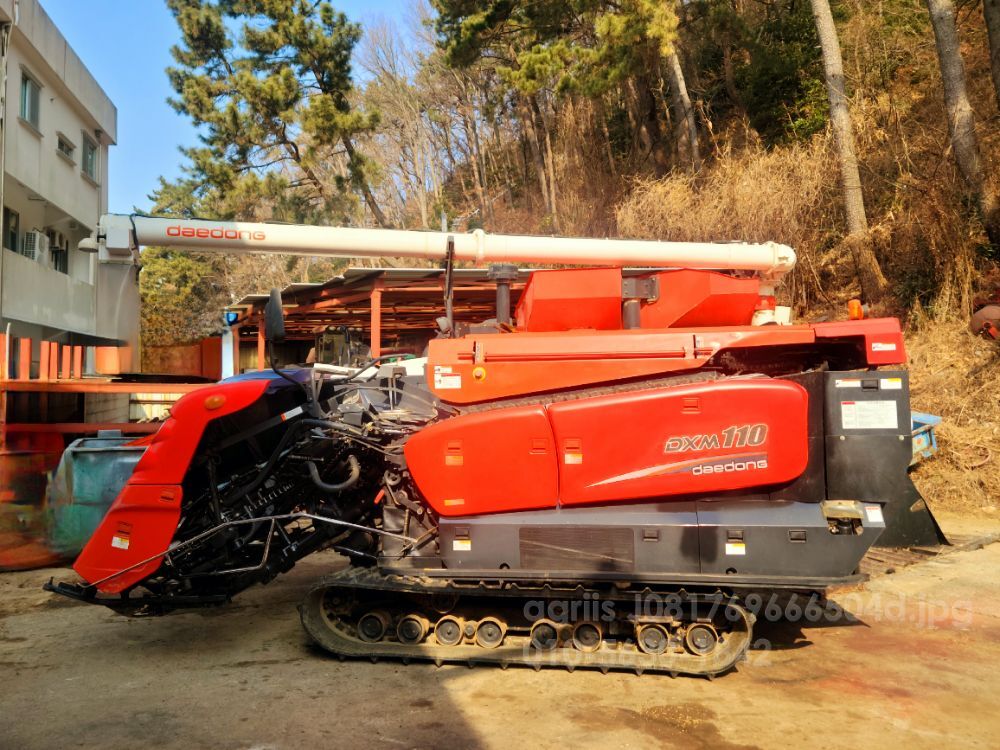 대동 콤바인 DXM110G (6조식) 뒤우측면