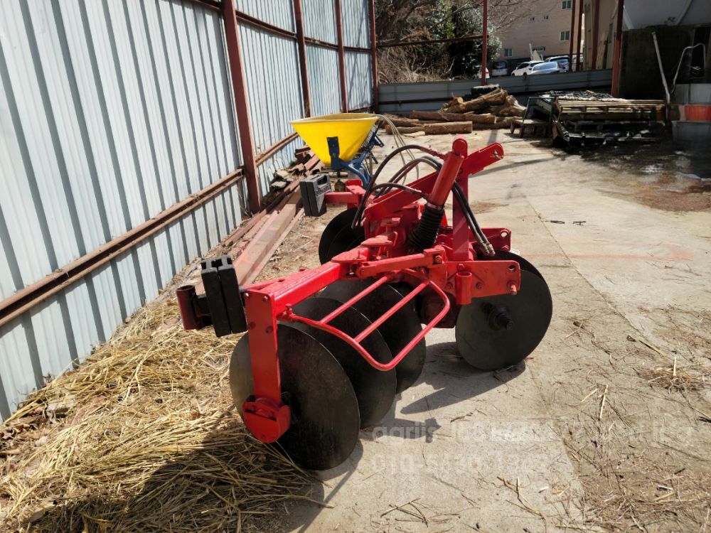 영진기계 원판쟁기 YDP602S-H 뒤우측면