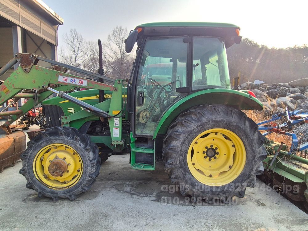 JohnDeere Tractor 5325 (66hp)