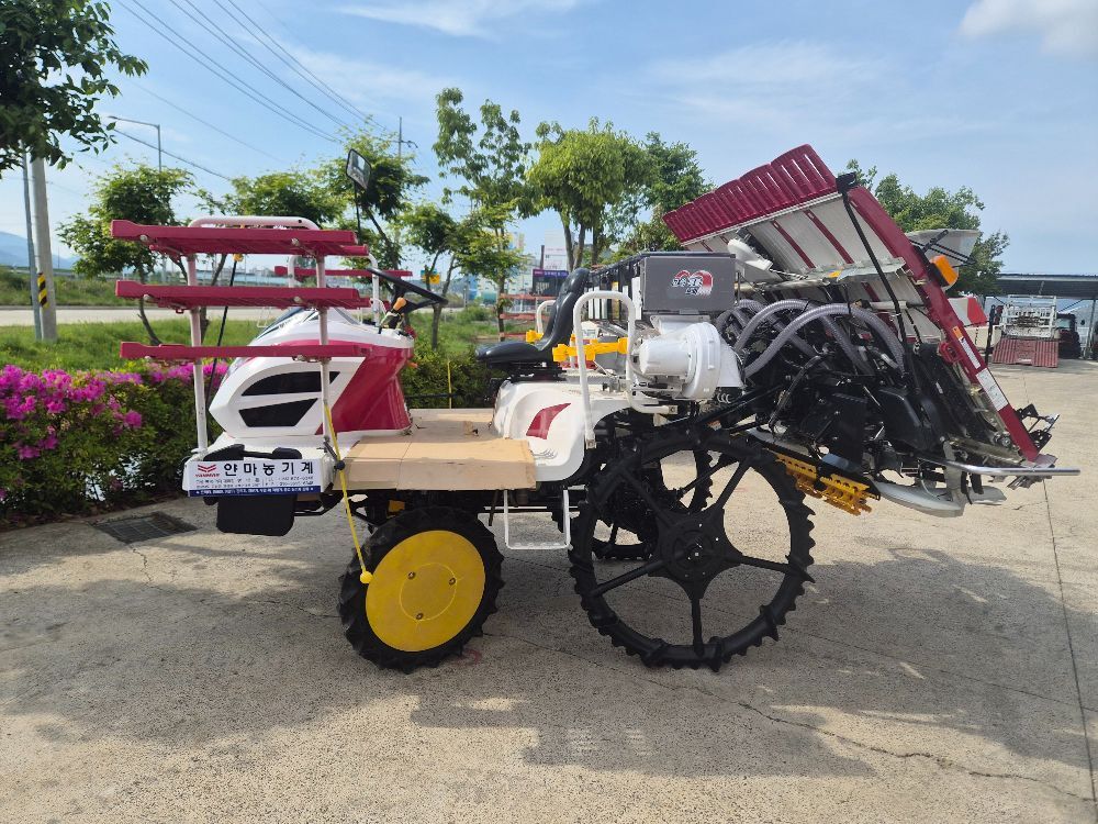 Yanmar Rice transplanter YR6DZ-F (6Rows) 뒤우측면