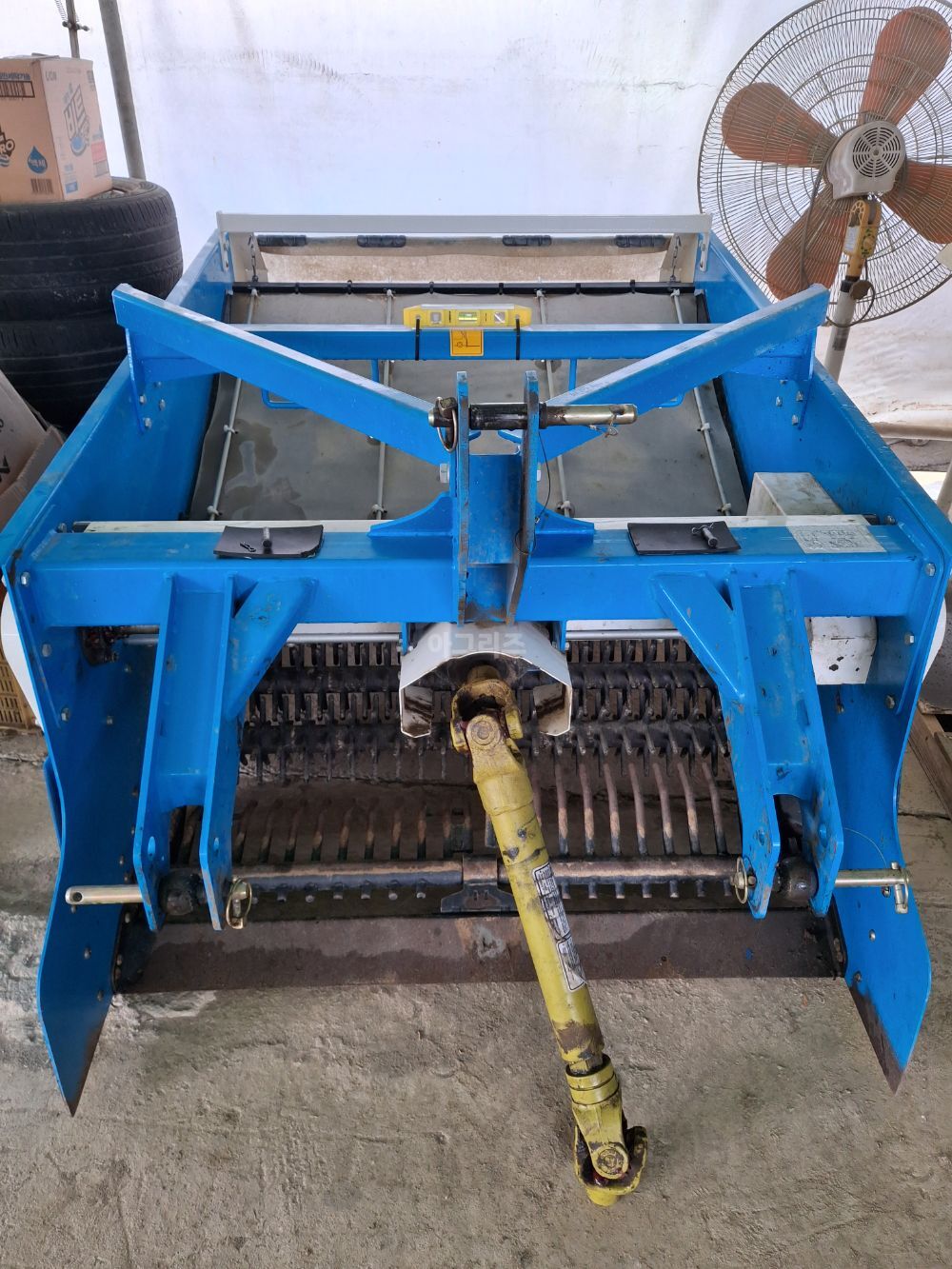  땅속 작물 수확기 MH1200D 