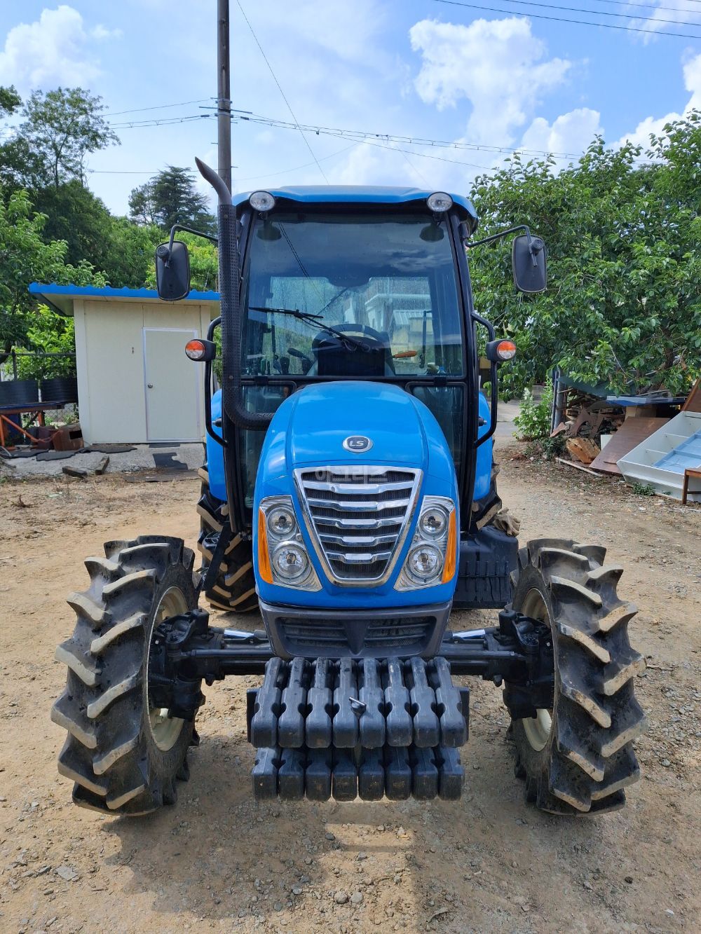 LS Tractor XU6168 (68.9hp)