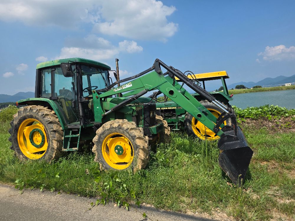 JohnDeere Tractor 6100 (75hp)