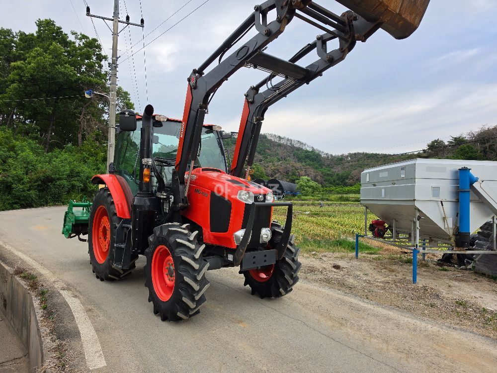 Kubota Tractor M6-108 (116hp)