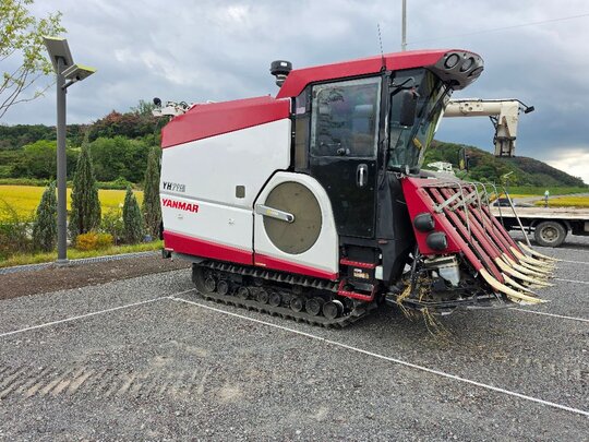 Yanmar Combine Harvester YH7115 (7Rows)