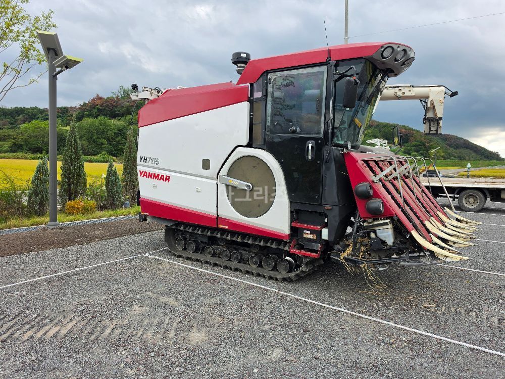 Yanmar Combine Harvester YH7115 (7Rows)