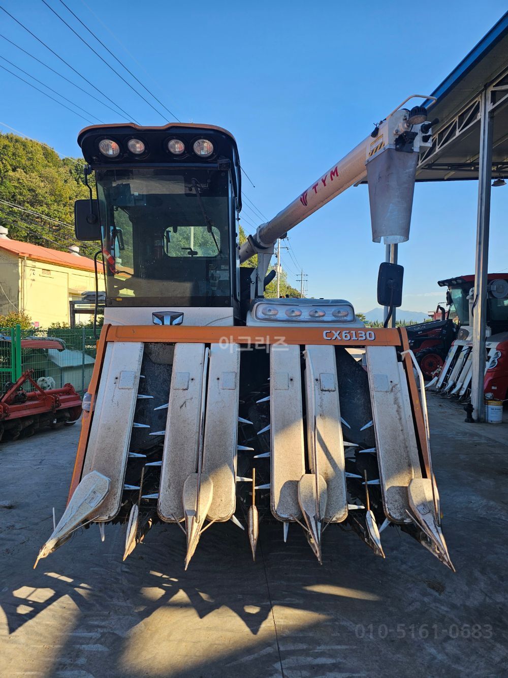 TYM Combine Harvester CX6130 (6Rows) 뒤우측면