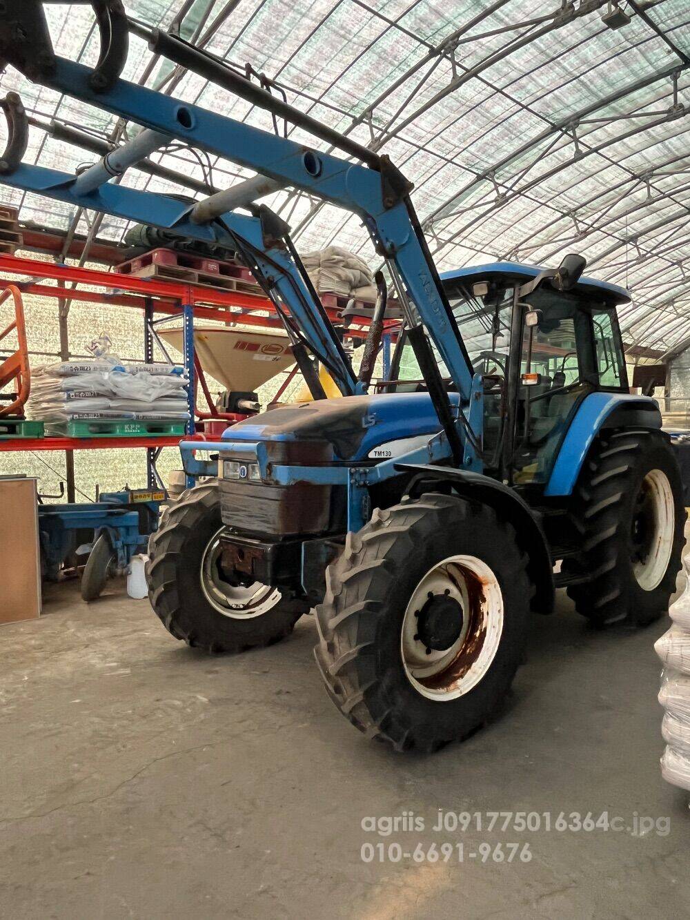 NewHolland Tractor TM130 (125hp)
